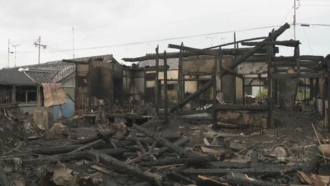 3人は寝室 1人はリビングで発見…津市で4人の遺体が見つかった火事 玄関周辺が特に激しく燃え破裂したガスのボンベも
