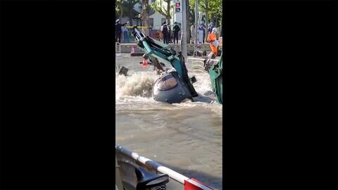 【速報】東京・江東区で水道管が破裂 住宅街が水浸し　重機が誤って破損か