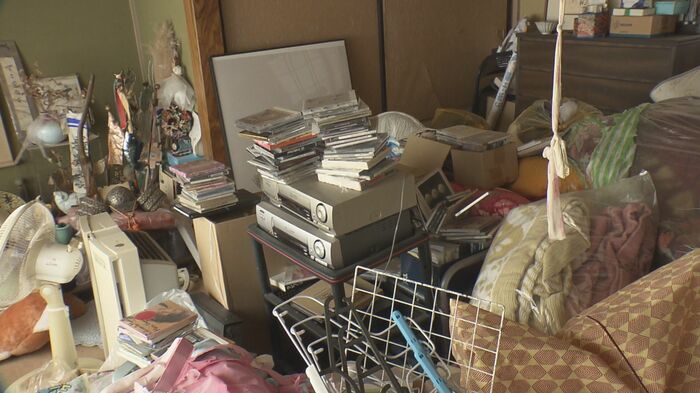 モノであふれていた佐々木孝久さんの実家（島根・江津市）