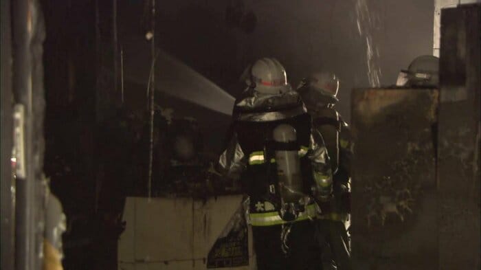 5人が殺害されたパチンコ店の店内は真っ黒に焼け焦げていた