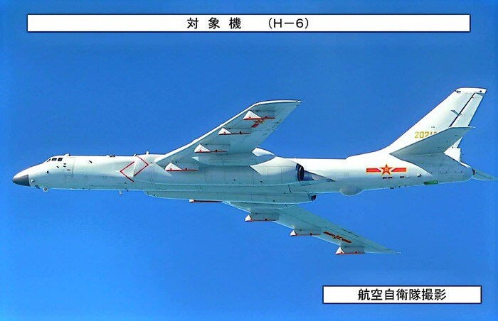 11月19日東シナ海、日本海、及び太平洋を飛行したH-6K爆撃機(防衛省統幕発表資料)