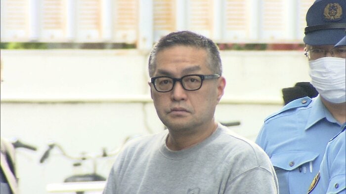 銃刀法違反の疑いで送検される佐々木容疑者(58)(28日 町田署)