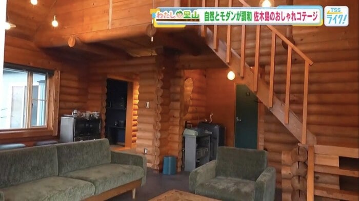 丸太の質感が伝わる内装