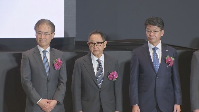 ソニーグループ・吉田会長(左) トヨタ自動車・豊田会長(中央) デンソー・林社長(右)