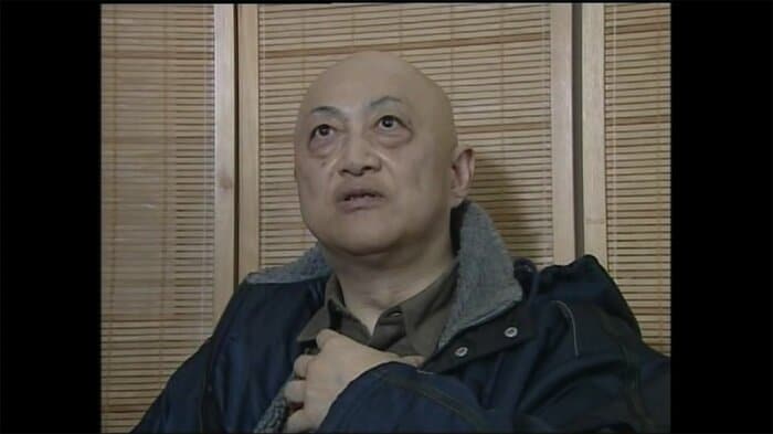 逮捕前、自宅で取材に応じる渋谷容疑者(2006年)