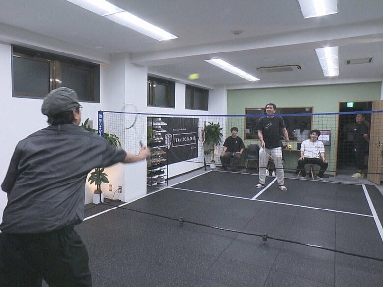 交流や出会いの場に…名古屋・栄に“バドミントンバー”「体育館以外に場所があったらもっと面白い」｜FNNプライムオンライン