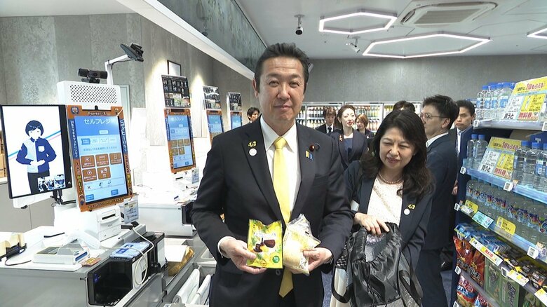 黄川田消費者担当大臣がコンビニ視察　アバターが接客対応のセルフレジで自ら店員役として体験　AI活用で食品ロス削減へ期待｜FNNプライムオンライン
