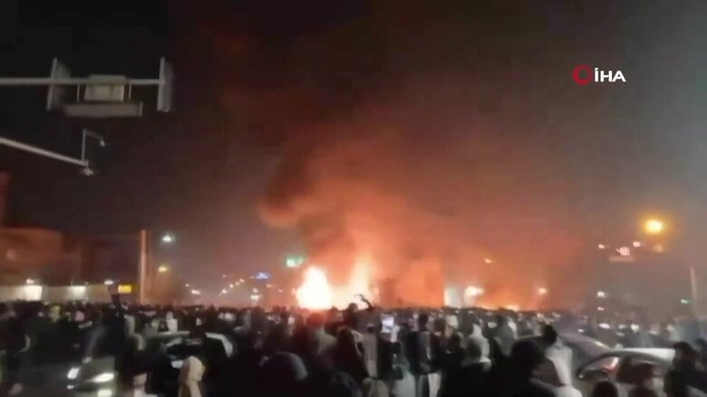 イラン反政府デモにネット遮断下で武力弾圧…死者少なくとも1万2000人　「抗議続けろ」トランプ大統領が介入示唆｜FNNプライムオンライン