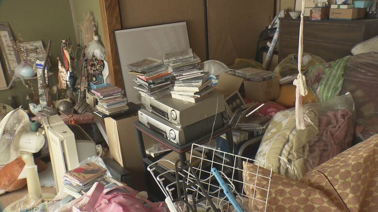 モノであふれていた佐々木孝久さんの実家（島根・江津市）