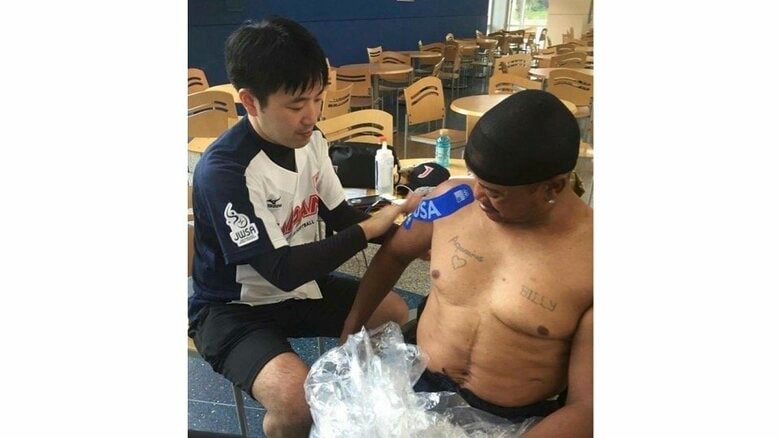 2016年車椅子ソフトボールワールドシリーズで選手のケアにあたる高林孝光院長（画像提供：高林院長）