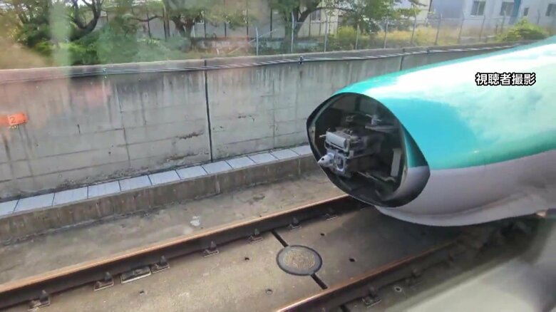 連結部分が外れた東北新幹線（乗客撮影）