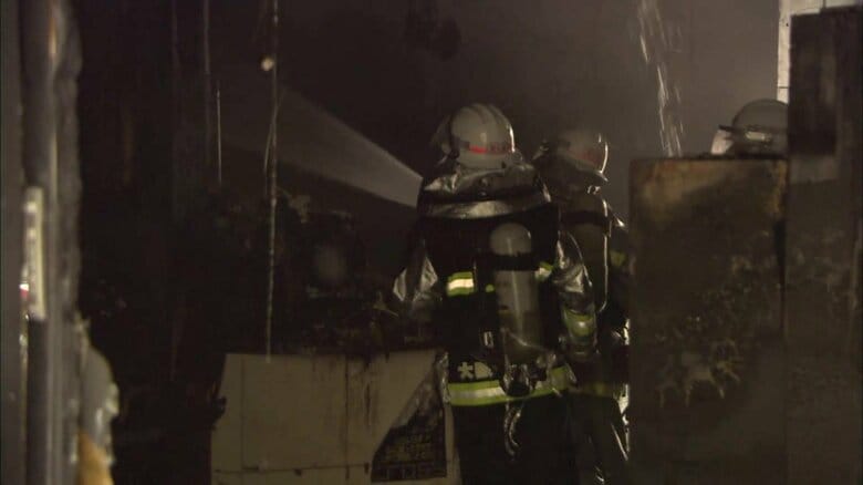 5人が殺害されたパチンコ店の店内は真っ黒に焼け焦げていた
