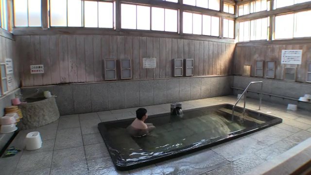 “熱い”でおなじみの鯖湖湯　この日は48℃