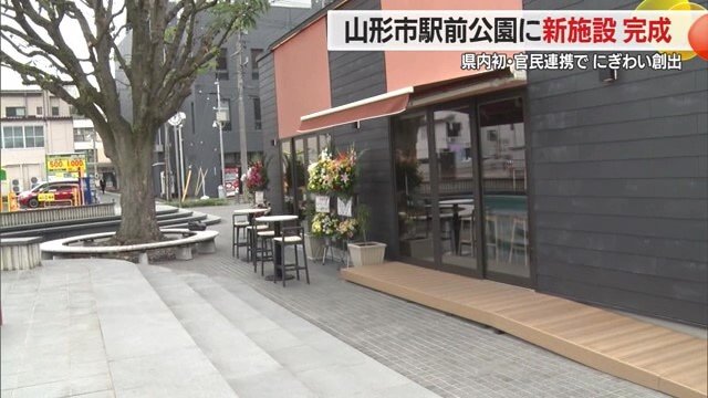 公園との間にあるガラス戸を開け放つと、公園と“ひとつの空間”として楽しめる