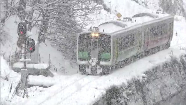 雪深い奥会津を走る