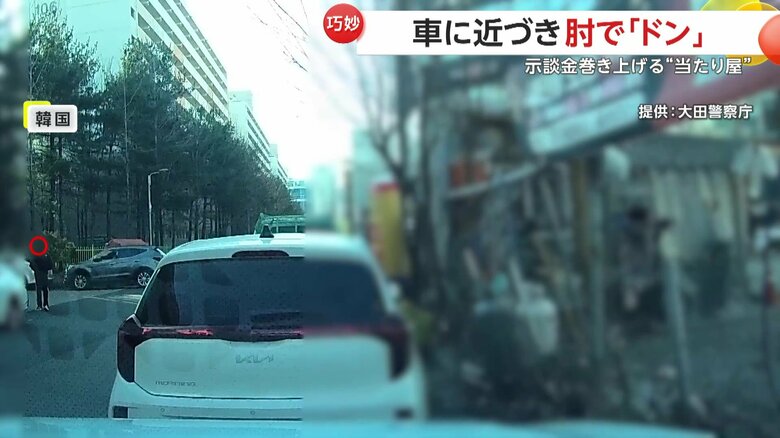 黒いダウンを身にまといウロウロとする怪しげな男（韓国の路地裏）