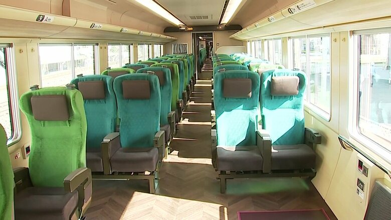 273系「やくも」の車内　緑と青シート