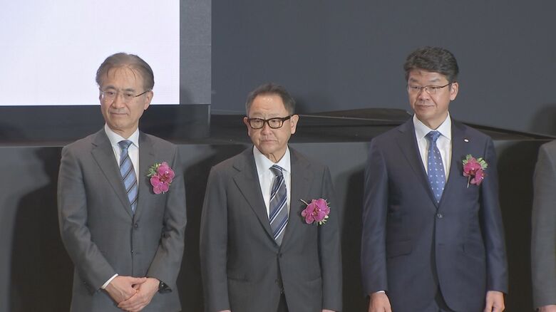 ソニーグループ・吉田会長(左) トヨタ自動車・豊田会長(中央) デンソー・林社長(右)