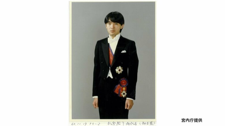 燕尾服に昭和天皇から授かった勲章を着用