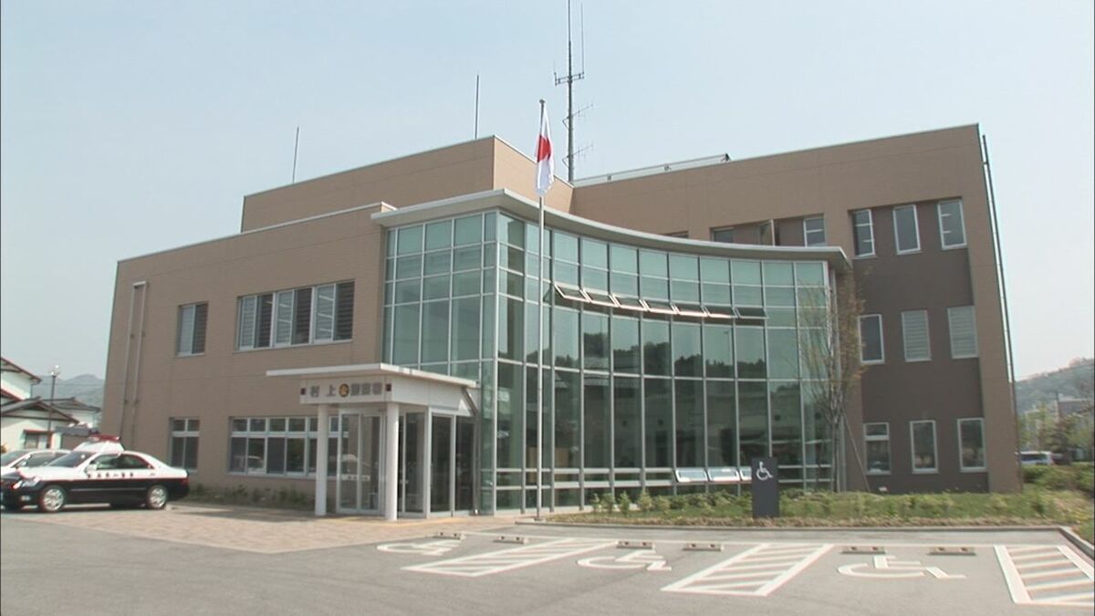 教師の男(23)が後ろから女の子に抱きつくわいせつな行為をした疑いで再逮捕 別の女児への不同意わいせつ事案の余罪捜査で判明 新潟・村上市