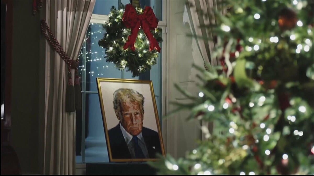 例年より控えめ”も50本以上のツリー…トランプ大統領“肖像画”も