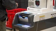 5月家計調査　消費支出は6カ月連続マイナス　「パック旅行費」47％減　駆け込み需要続く「エアコン」65％増