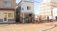 「建物から炎と煙が出ている」1階の焼鳥店から出火か―50代男性が煙を吸うなどして病院に搬送、命に別条なし…出火原因を捜査〈北海道千歳市〉