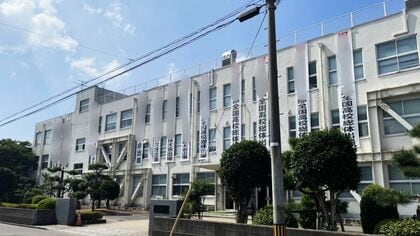福井県立高校の40歳教諭を盗撮容疑で逮捕　スマホに下着姿の女性2人「性的目的ではない」　隣室の隙間から着替えを動画撮影か