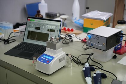 津南醸造は、ボールウェーブのガスクロマトグラフを活用して日本酒の香気成分分析を実施しました
