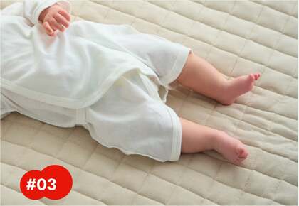 見た目よりも、便利さよりも。生まれたばかりの赤ちゃんが最初にまとう肌着に大切なこと。ーバイヤーの開発への想いを綴るー