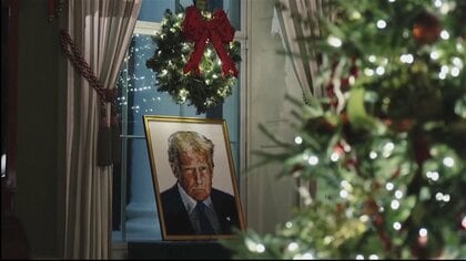 “例年より控えめ”も50本以上のツリー…トランプ大統領“肖像画”も　アメリカ・ホワイトハウスで恒例のクリスマス飾り付けお披露目