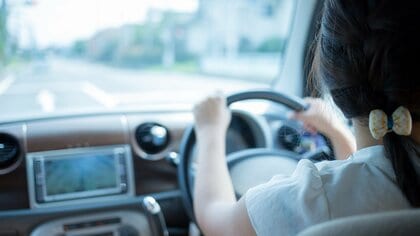 夏場の車内の高温注意! 約5分で25℃下げる“効率的な冷やし方”をJAFに聞いた