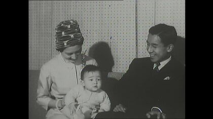 東宮御所での上皇ご夫妻と陛下(当時は皇太子ご夫妻と浩宮さま)(1960年6月)