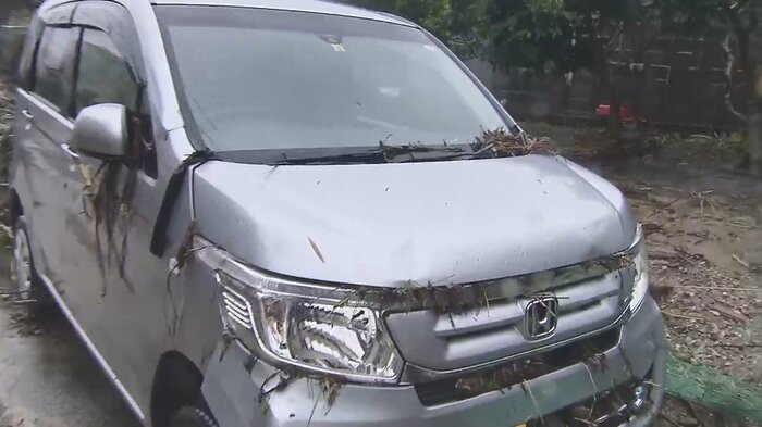 濁流により屋内から流された車