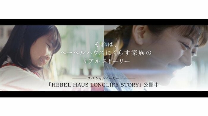 双子の母親役を演じた山下リオさん(右)