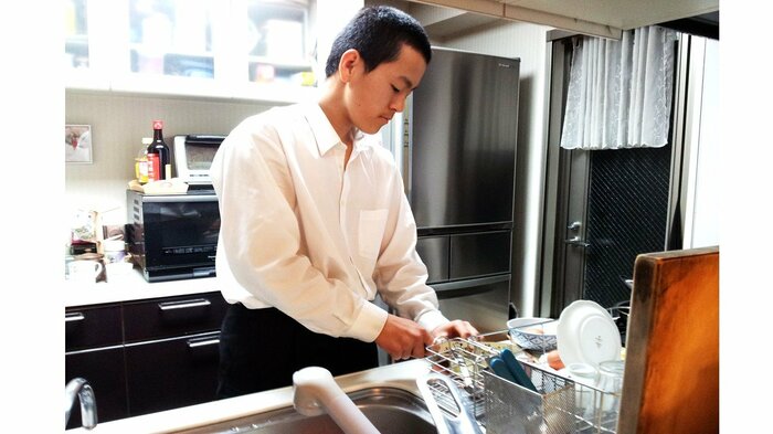 共に料理をしてきた息子さんも、今年新社会人に。写真は高校時代