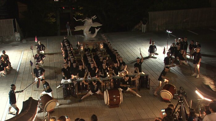 「鯱太鼓」は「据太鼓」の迫力ある演奏から始まる