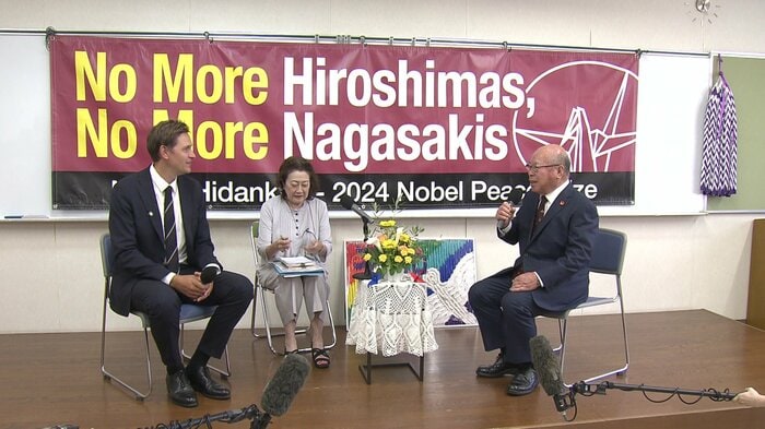 フリードネス委員長と会談する日本被団協の田中重光さん