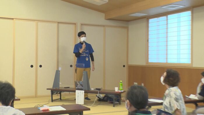 講演をする星野さん