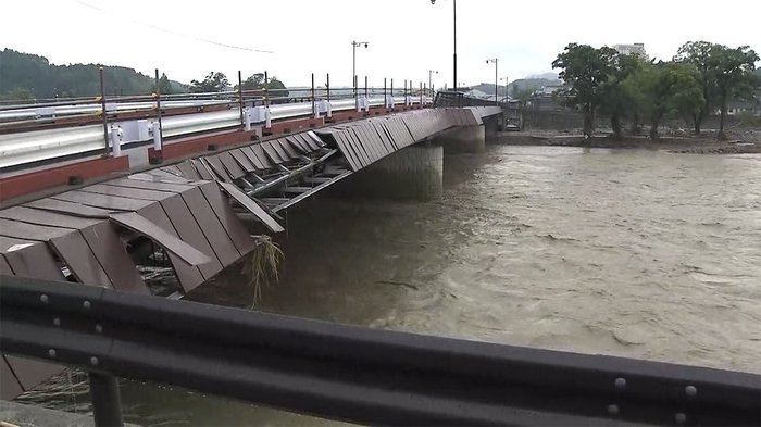 浸水被害...撤去作業続く 氾濫した球磨川の様子は 熊本・人吉市