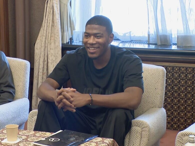 NBAレイカーズの八村塁が広沢名古屋市長を表敬訪問 市内でバスケキャンプを開催中で「“八”もありピッタリの市」｜FNNプライムオンライン