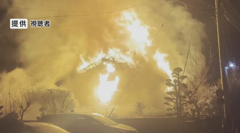 住宅が全焼　出火当時、家には住人が2人　長野・岡谷市｜FNNプライムオンライン