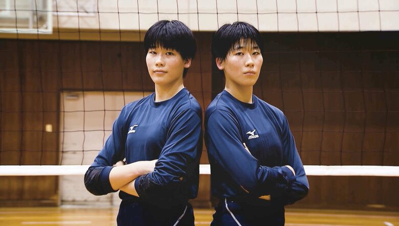 左:妹・深澤つぐみ、右:姉・深澤めぐみ