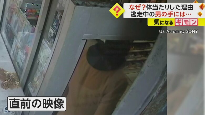 コンビニエンスストアの入り口にいる男