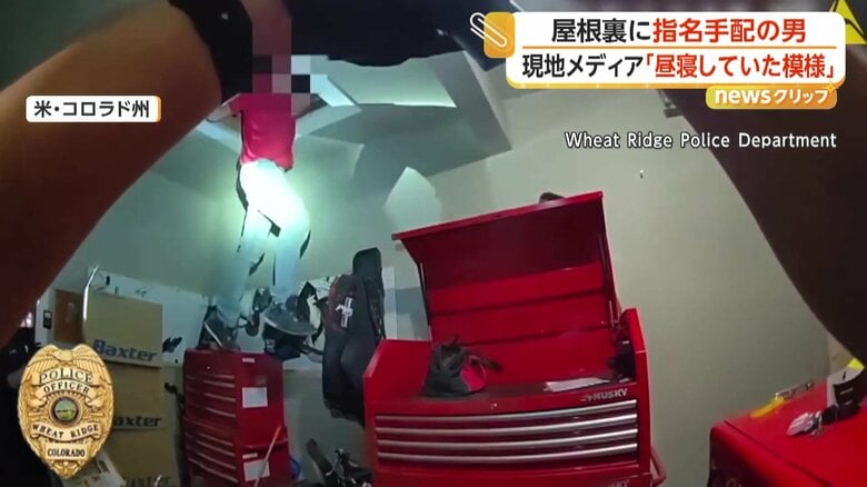 屋根裏で息を潜めていた男