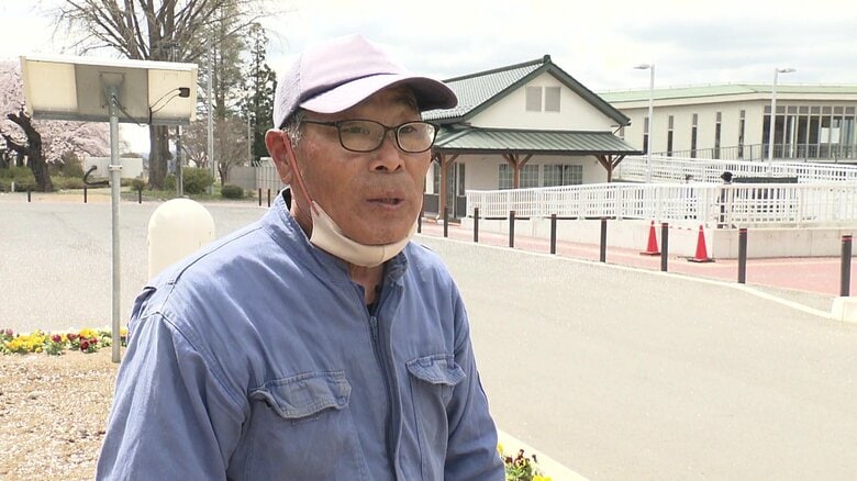 但野勝郎さん（78）原発事故による避難後も夜ノ森駅周辺で草花の手入れを続けてきた
