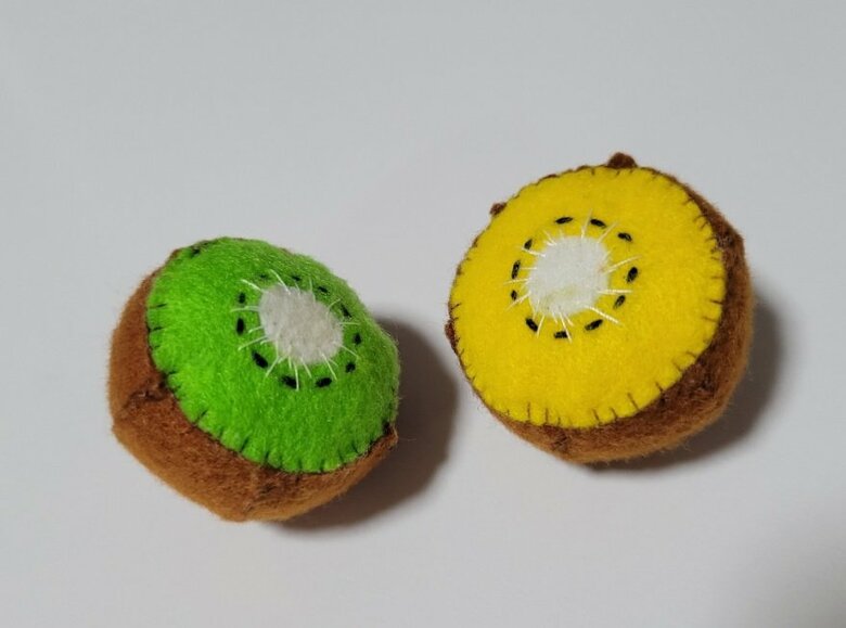 お母さんお気に入りのキウイ。2色の断面がカワイイ！