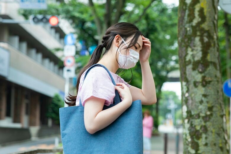 マスクで喉の渇きに鈍感に…（イメージ）