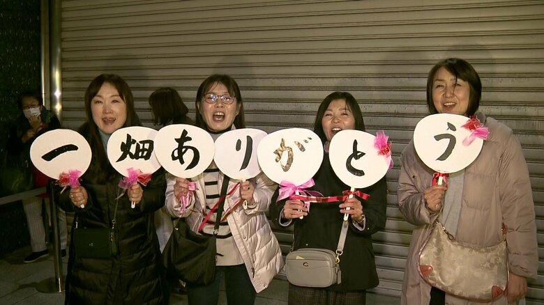 「一畑百貨店」閉店を見守る人たち