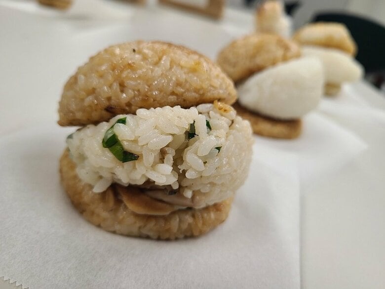 アレンジしたマイトッツォ　ネギとしめじと和風だしの混ぜご飯（提供：農林水産省）